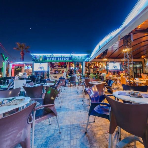Planet Bar & Apartments